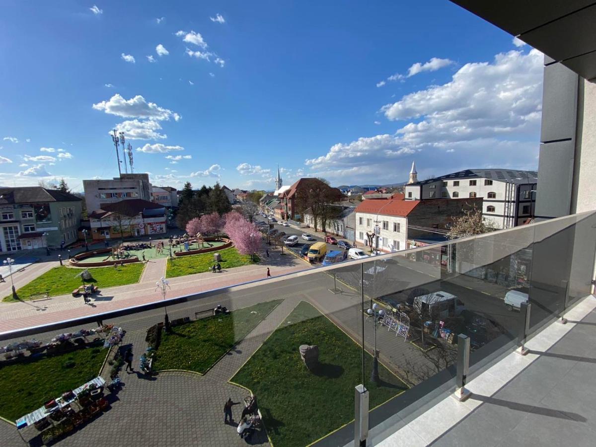 Готель Тячів Extérieur photo