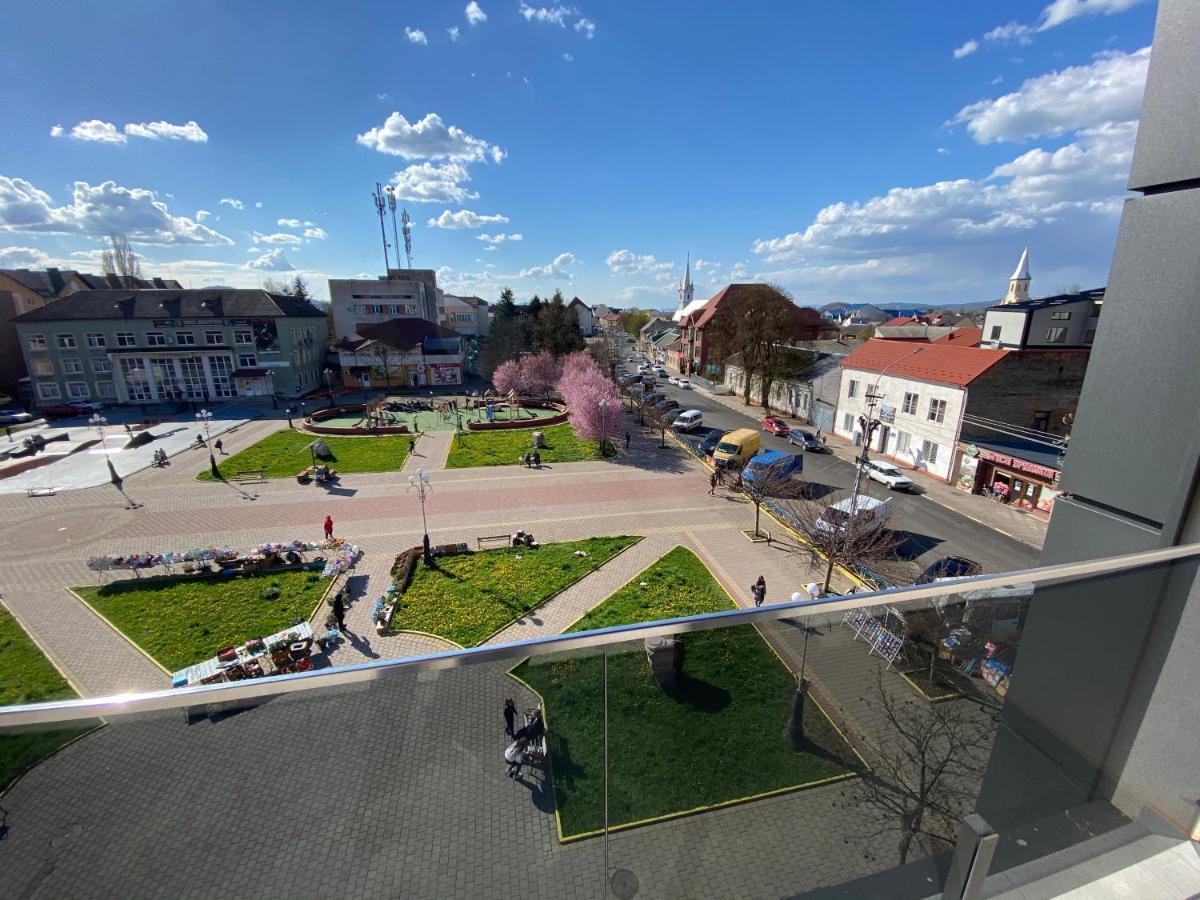 Готель Тячів Extérieur photo